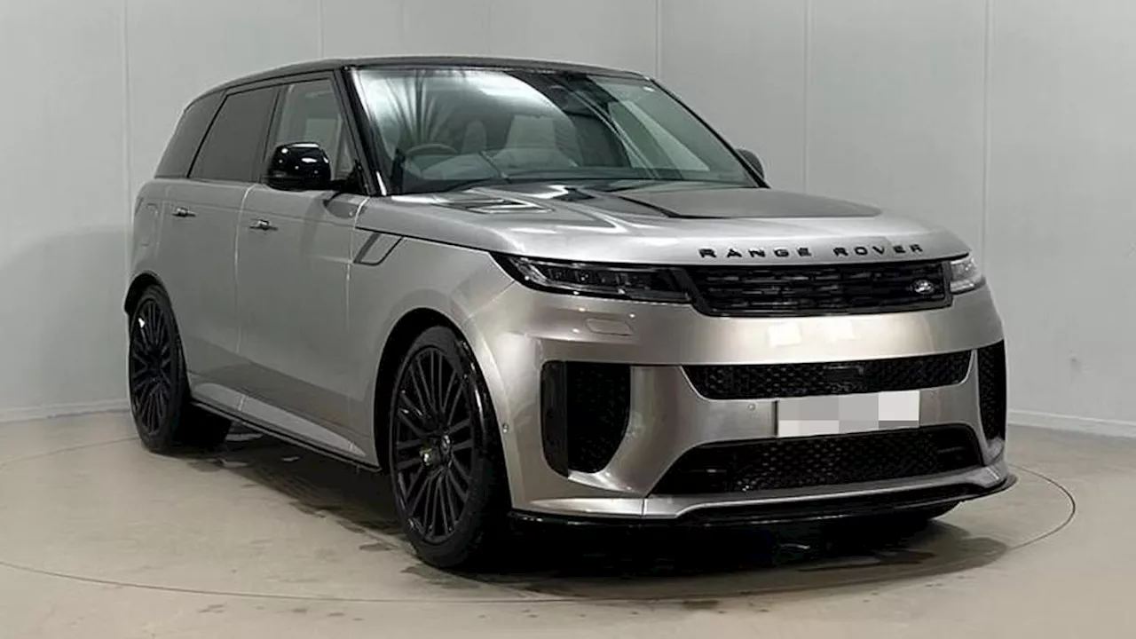 Moment thieves drive off in 'unstealable' £183k limited edition Range Rover parked outside owner's...