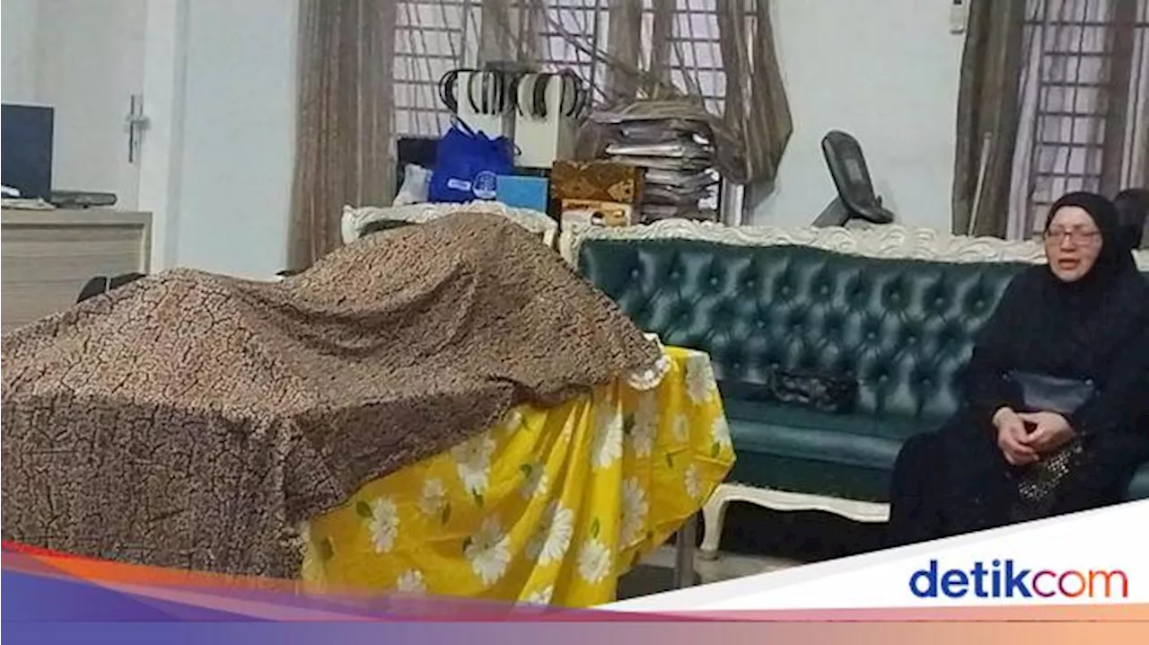 Ibunda Berpulang, Denada Terbang ke Banyuwangi Besok Pagi