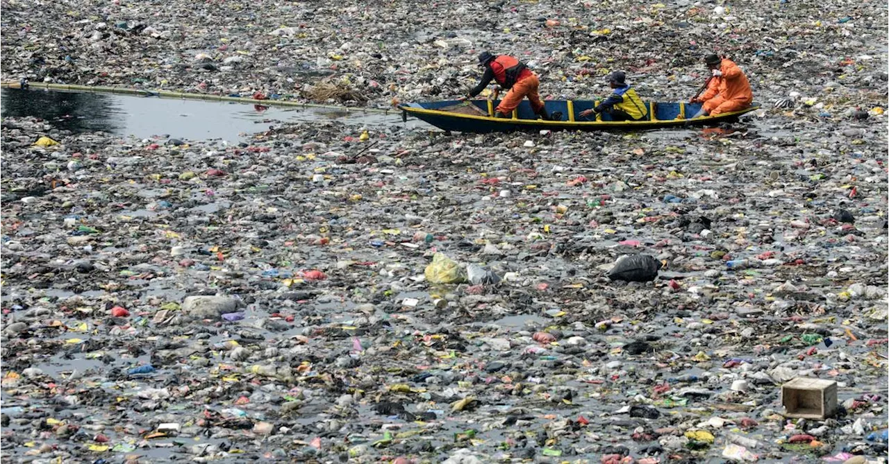 Von Müllbergen bedeckt: Indonesien bekommt den schmutzigsten Fluss der Welt nicht sauber