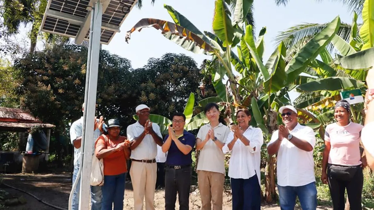 Energía solar ilumina Macayepo después de 34 años