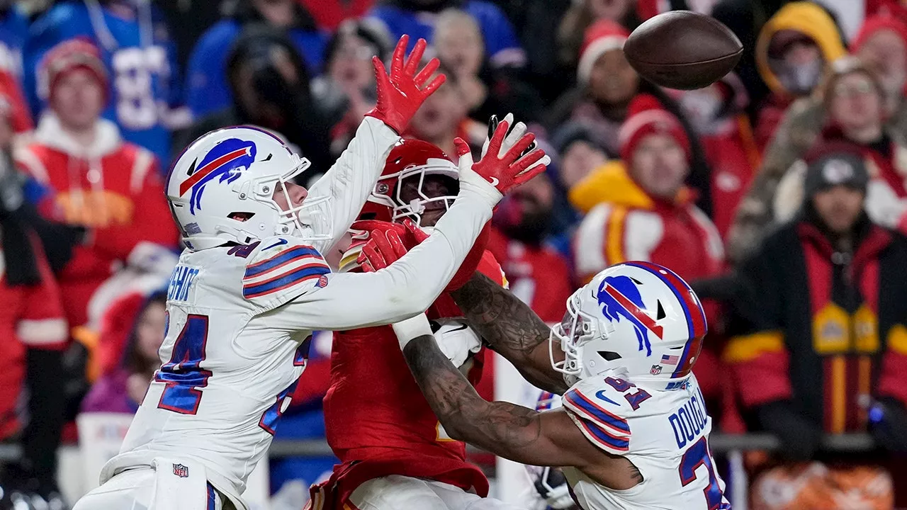 Chiefs Benefit From Controversial Call in AFC Championship Win Over Bills