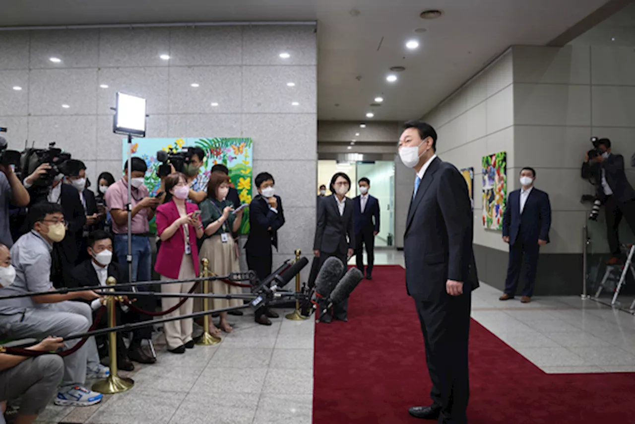 윤석열 대통령, '극우 유튜버 밀착' 논란