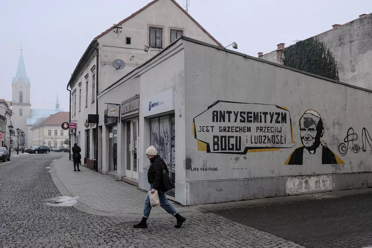 80 ans de la libération d’Auschwitz : à Oswiecim, les habitants passeurs de mémoire