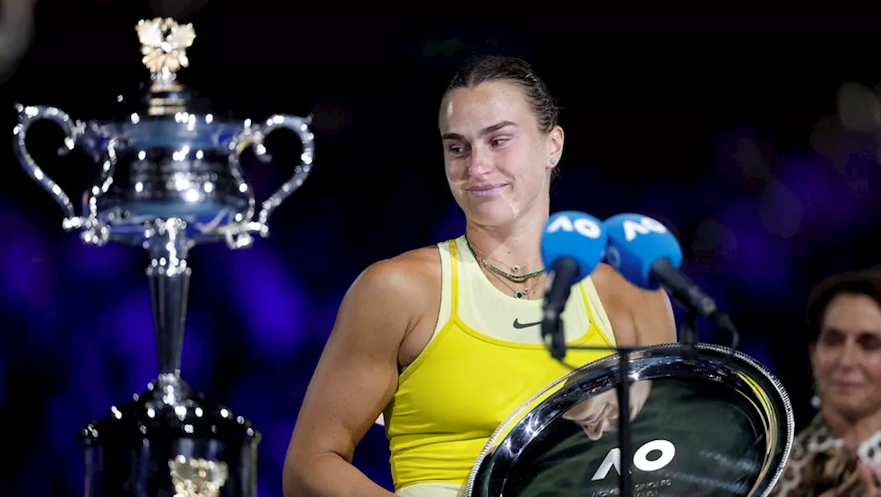 Aryna Sabalenka provoque l'ire après une 'performance' controversée avec le trophée de finaliste