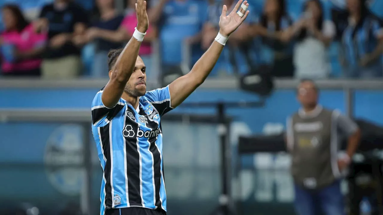 Grêmio goleia Caxias por 4 a 0 em estreia de Quinteros na Arena