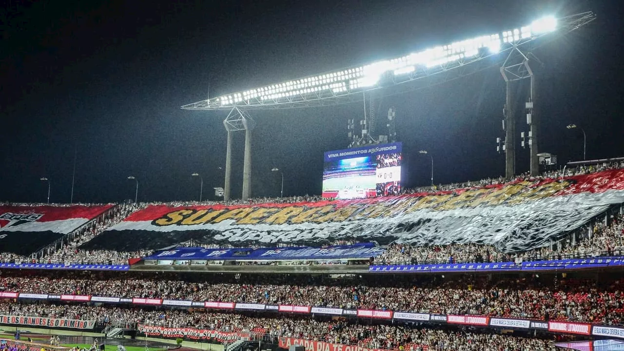 São Paulo exibe maior bandeirão do mundo em jogo com o Corinthians