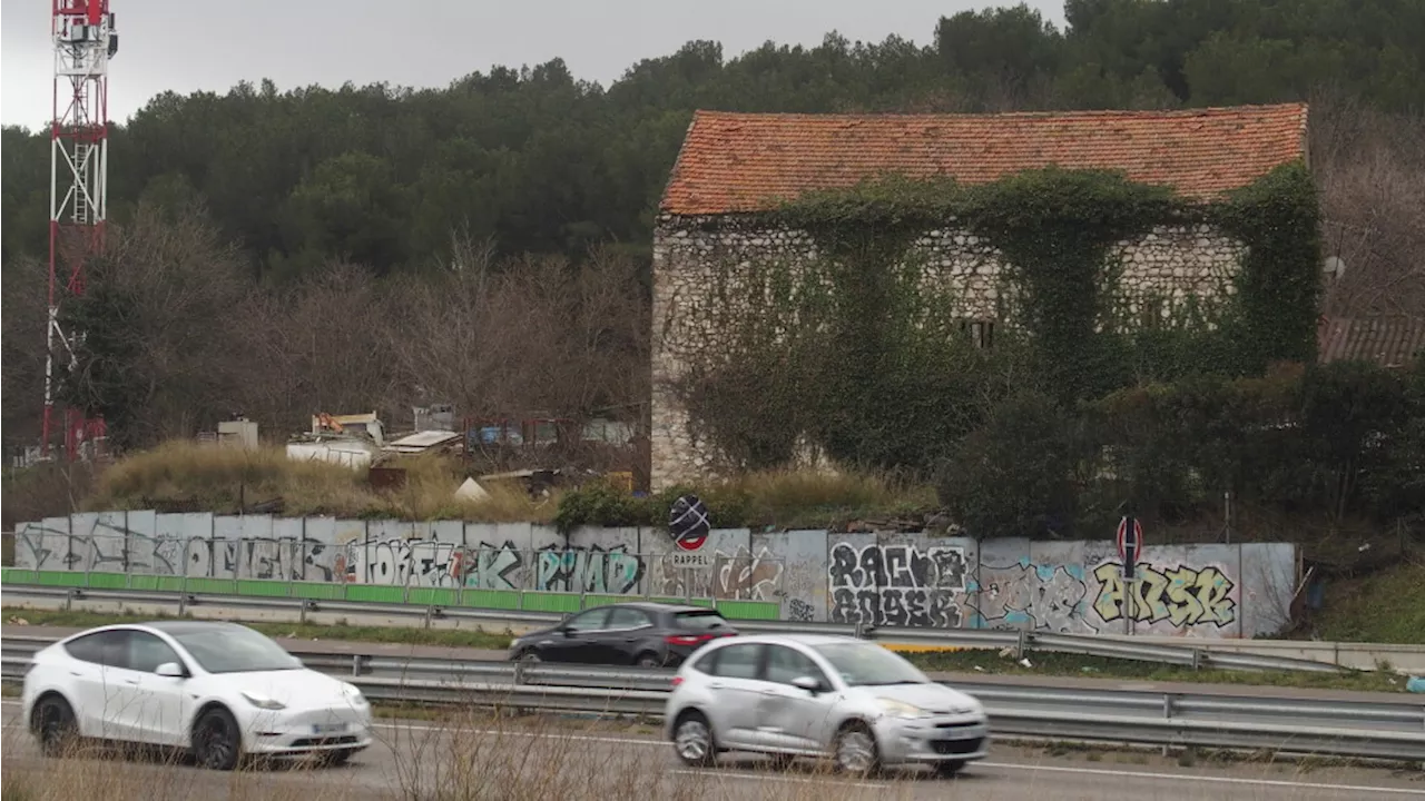 Maison menaçant d'effondrement provoque la fermeture d'une voie sur l'A551