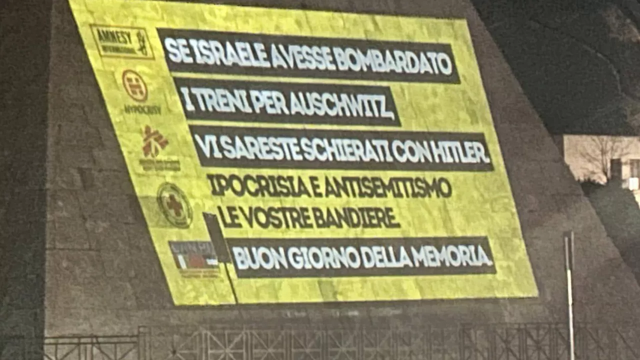 Scritte contro ONG 'Antisraelite' proiettate sulla Piramide Cestia e sul Palazzo della Fao