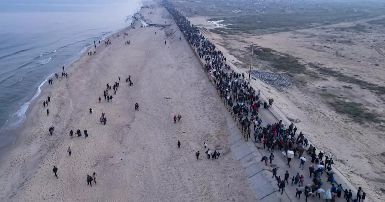 Thousands of displaced Palestinians return to shattered northern Gaza