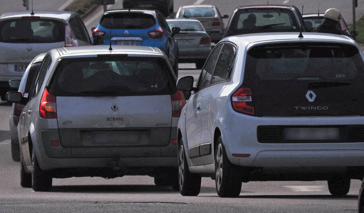 Autoroute A22 : un poids lourd en panne crée un gros bouchon en direction de Lille