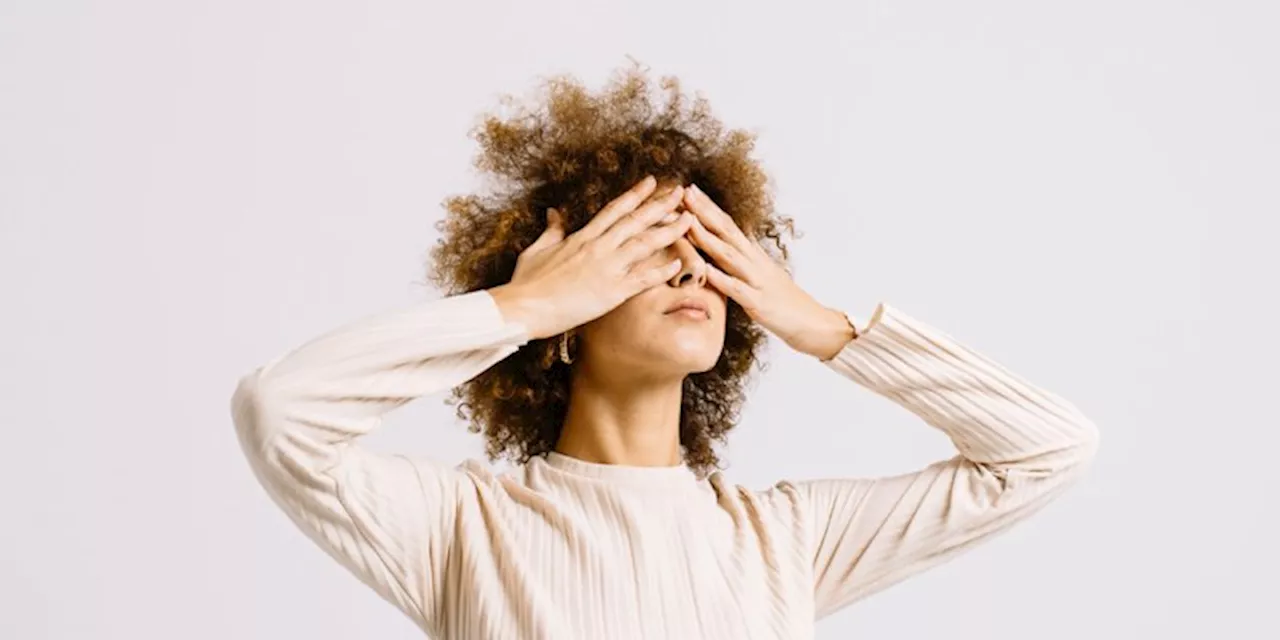 3 Ways to Soothe Burning Eyes That Don't Involve Rubbing