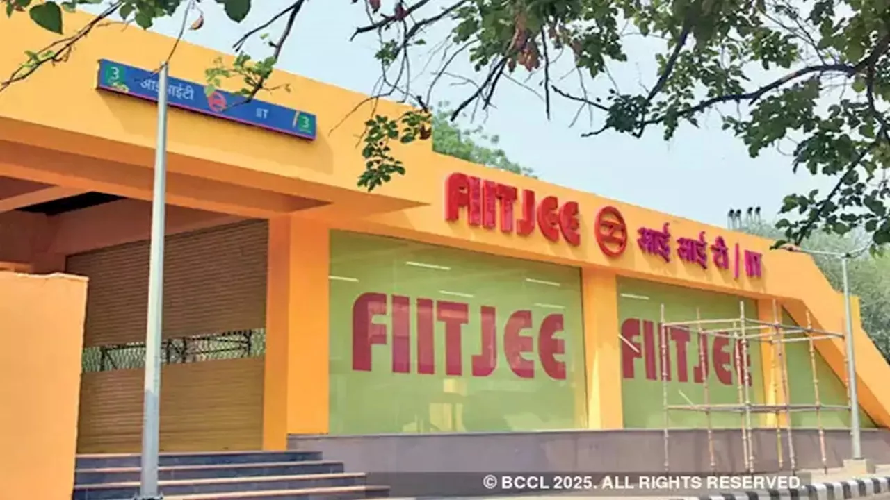 FIITJEE कोचिंग बंद: अभिभावकों का पलड़ा भारी