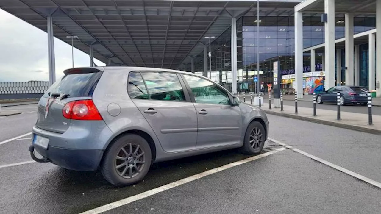 Parkgebühren-Rekord am Flughafen BER: Auto steht seit über einem Jahr auf Kurzzeitplatz