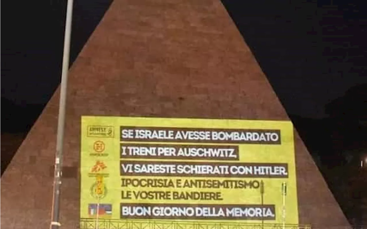 Roma, proiettati a Piramide slogan con accuse di antisemitismo alle Ong