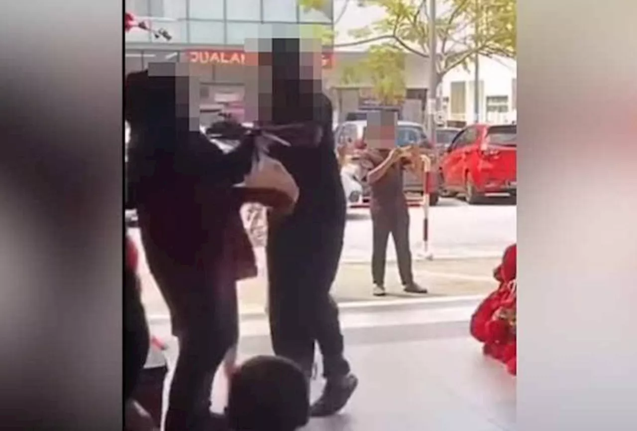 Cops hunt man who slapped wife at shopping mall