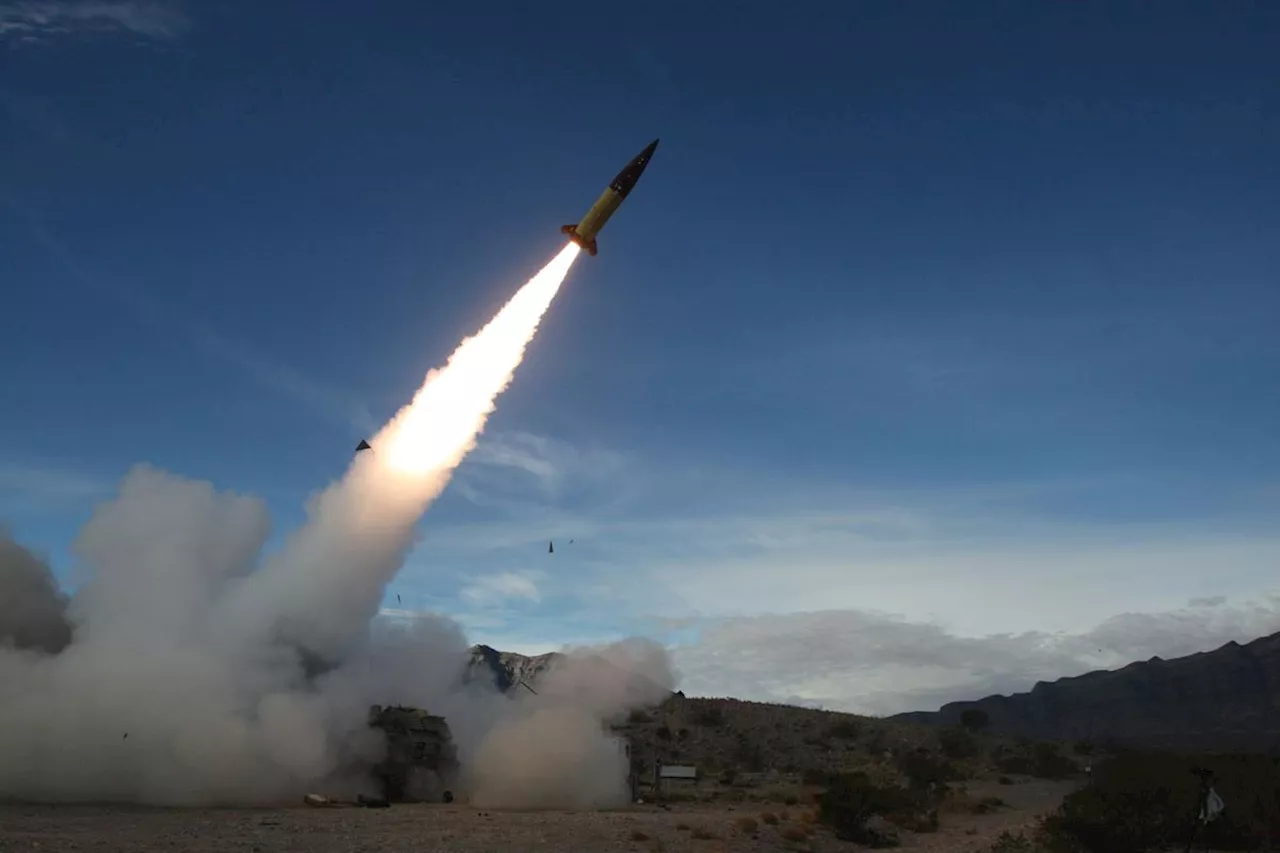 L'Iran lance des missiles guidés par intelligence artificielle lors d'exercices militaires dans le Golfe