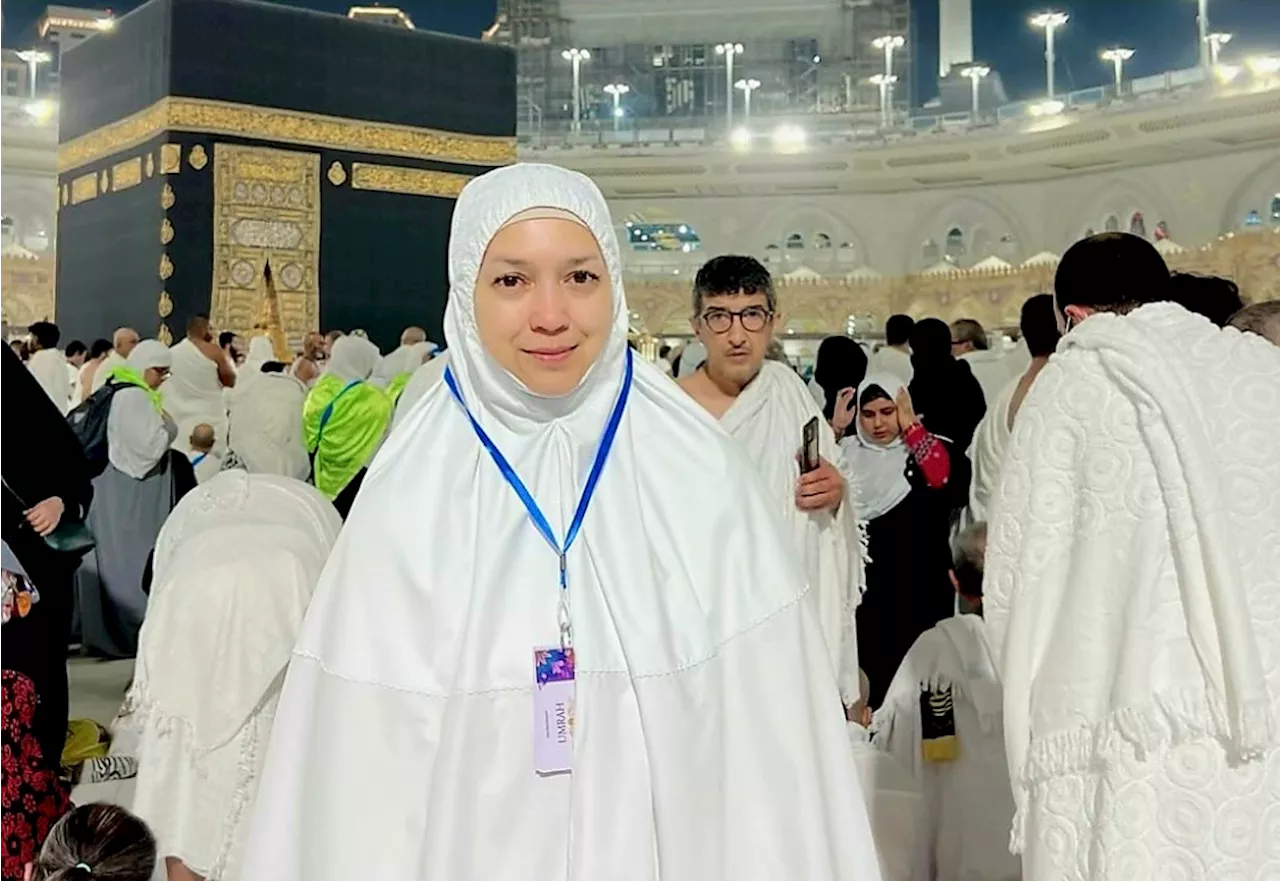 Cerita Pengalaman Ira Wibowo Pertama Kali Umrah, Ungkap Kerinduan kepada Ayah Tercinta