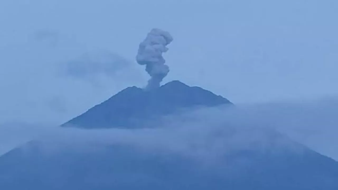 Gunung Semeru Erupsi Tujuh Kali