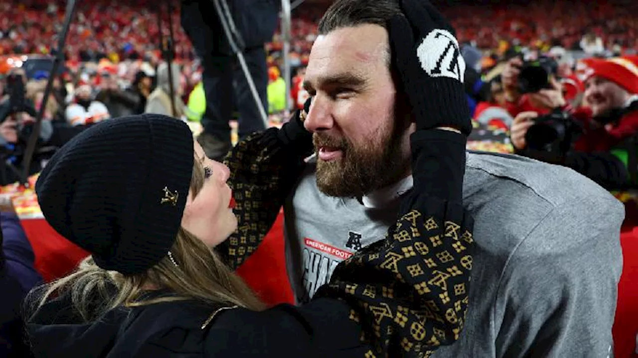 Momen Romantis Taylor Swift saat Menyaksikan Kekasihnya Travis Kelce di AFC Championship