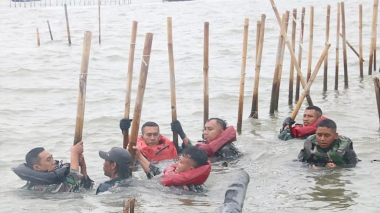 Tim Gabungan Bongkar Pagar Laut Ilegal Secara Bertahap