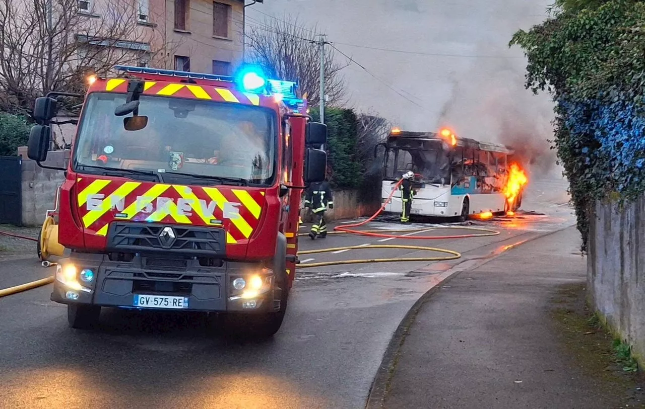 Bus scolaire en flammes à Montagny (Rhône) : sept collégiens évacués sains et saufs