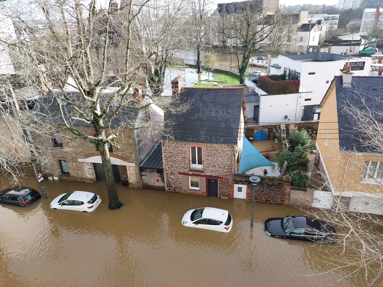 Inondations en France : plusieurs départements en alerte rouge après la tempête Herminia