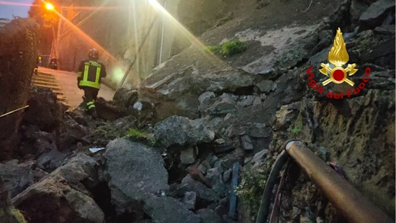 Crollo muro Genova: Vigili del Fuoco al lavoro per escludere vittime