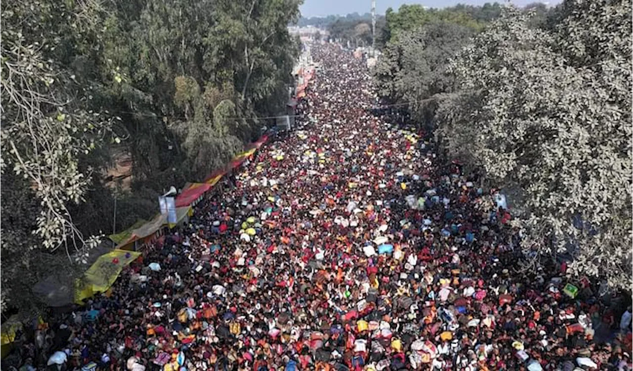 महाकुंभ मेले में श्रद्धालुओं का जनसैलाब, सुरक्षा व्यवस्था के व्यापक बंदोबस्त