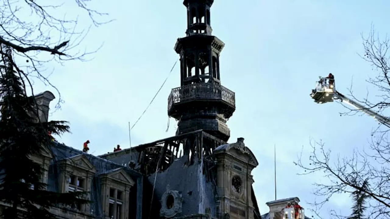 Descen du beffroi de l'hôtel de ville du 12e arrondissement de Paris