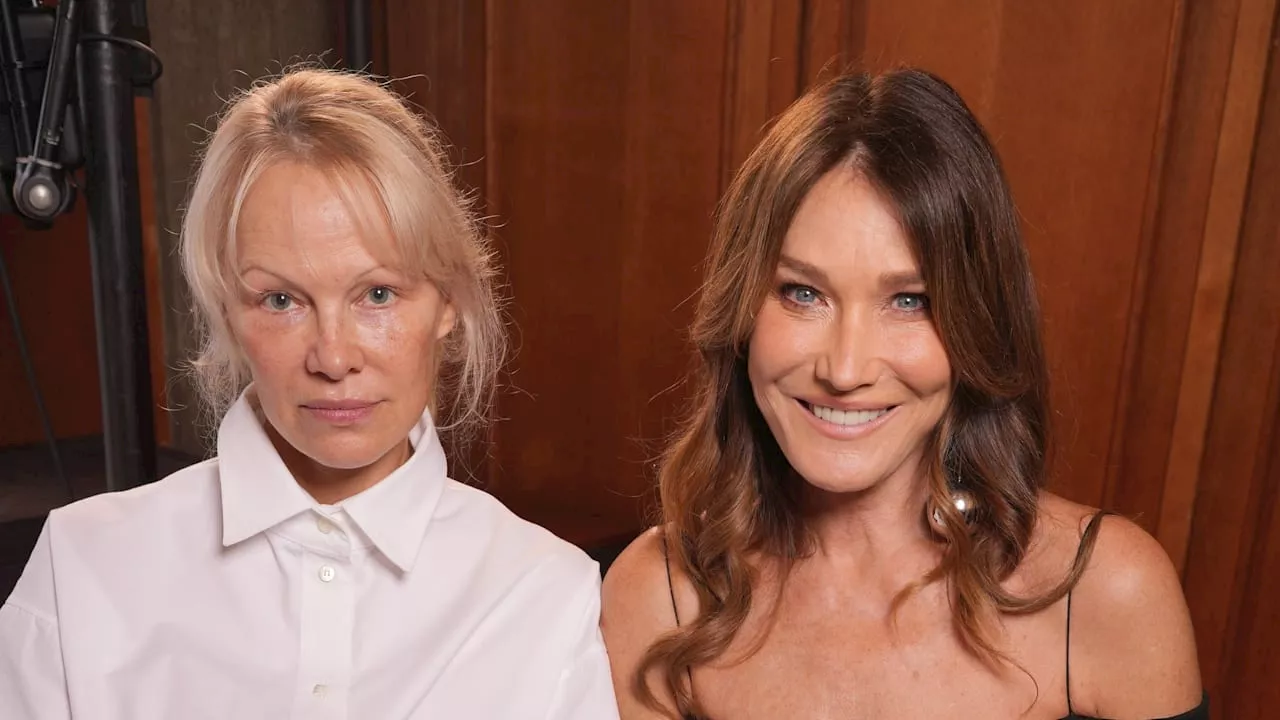 Paris Fashion Weeks: Pamela Anderson und Carla Bruni heiß auf Schwarz und Weiß