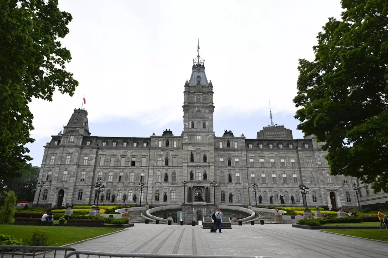 Quebec Legislature Faces Trade War and Secularism Debate