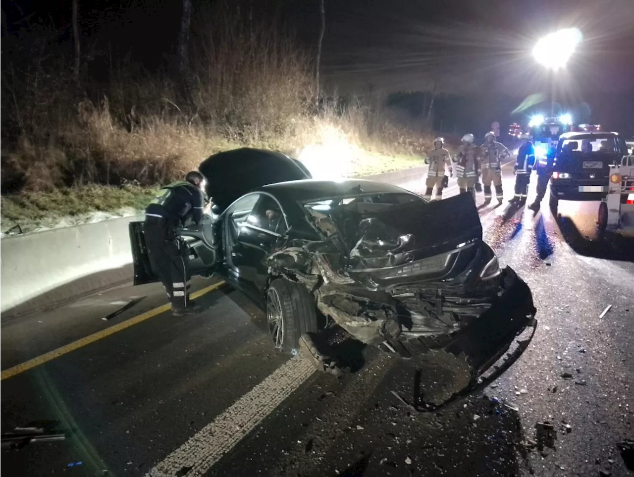 Stau sorgt für Verzögerung bei schweren Verkehrsunfall