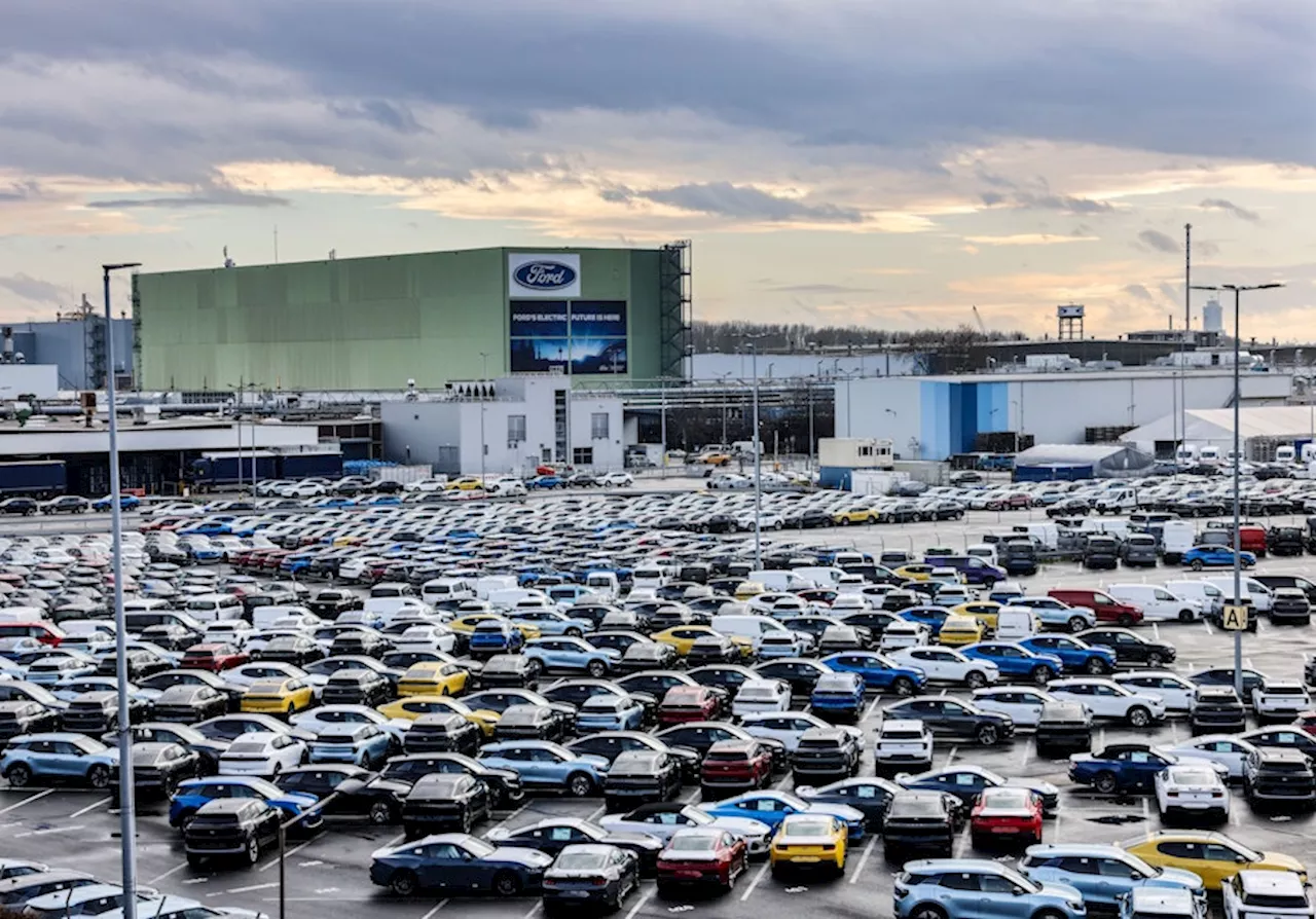 Ford-Mitarbeiter in Köln demonstrieren gegen Stellenabbau