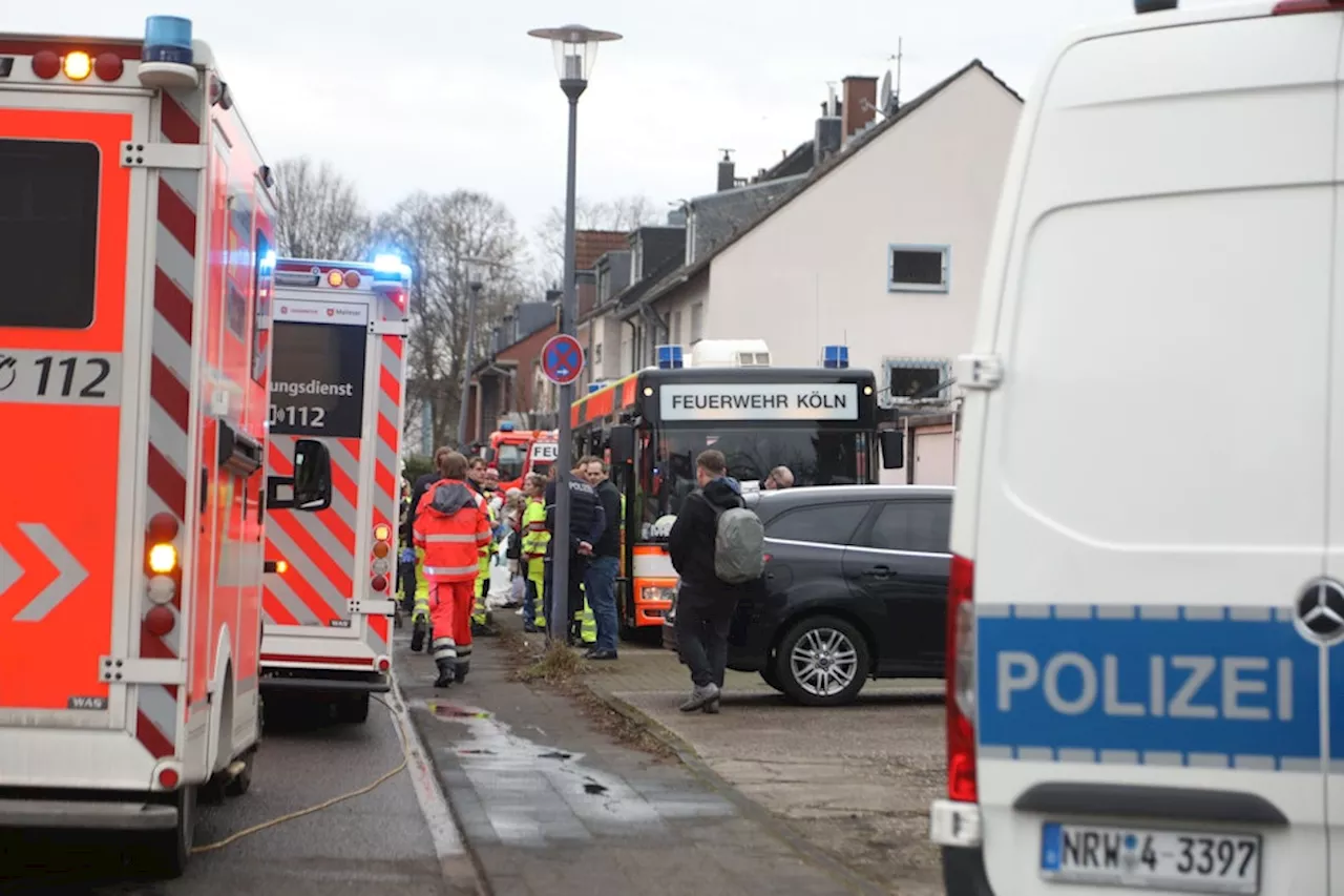 Zwei Tote bei Brand in Mehrfamilienhaus in Köln-Holweide