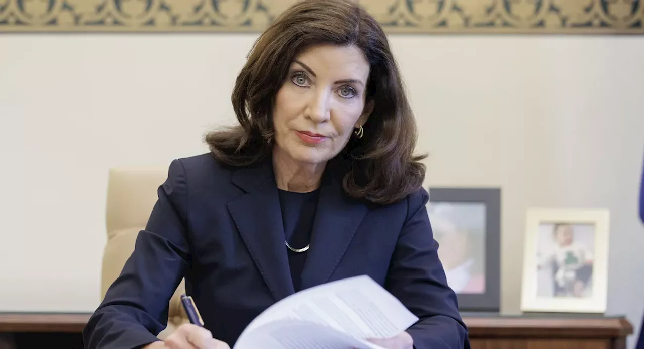 NY will cooperate with feds on some immigration cases, Gov. Hochul says