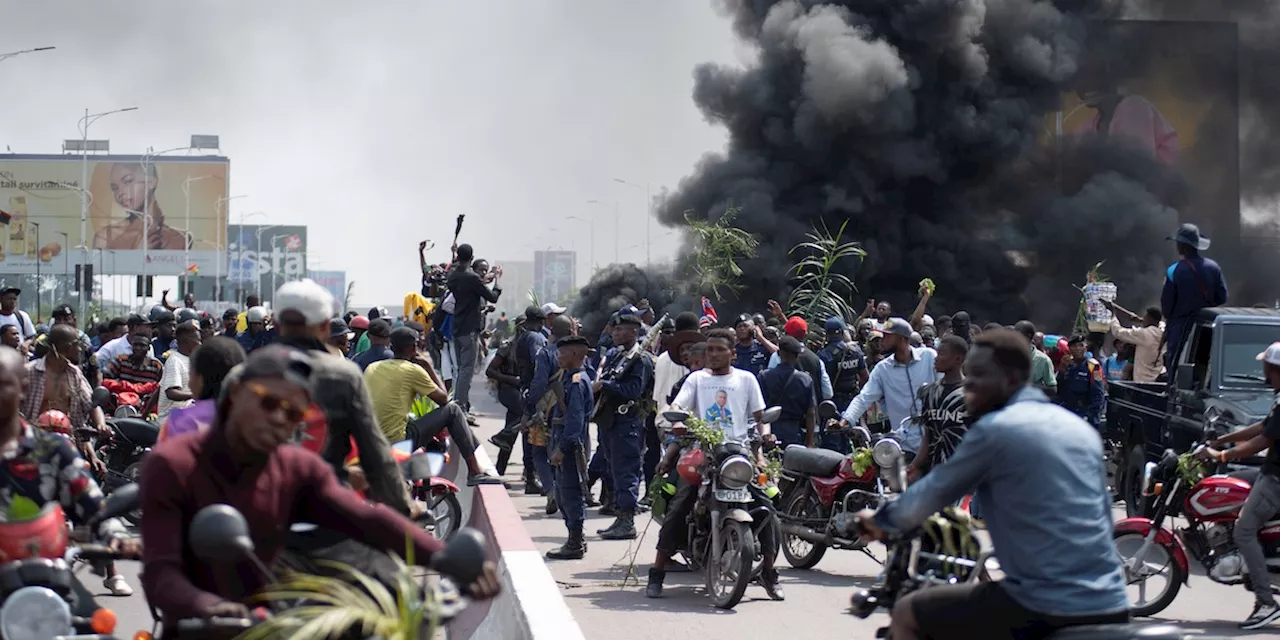 Proteste a Kinshasa contro l'avanzata dei ribelli dell'M23