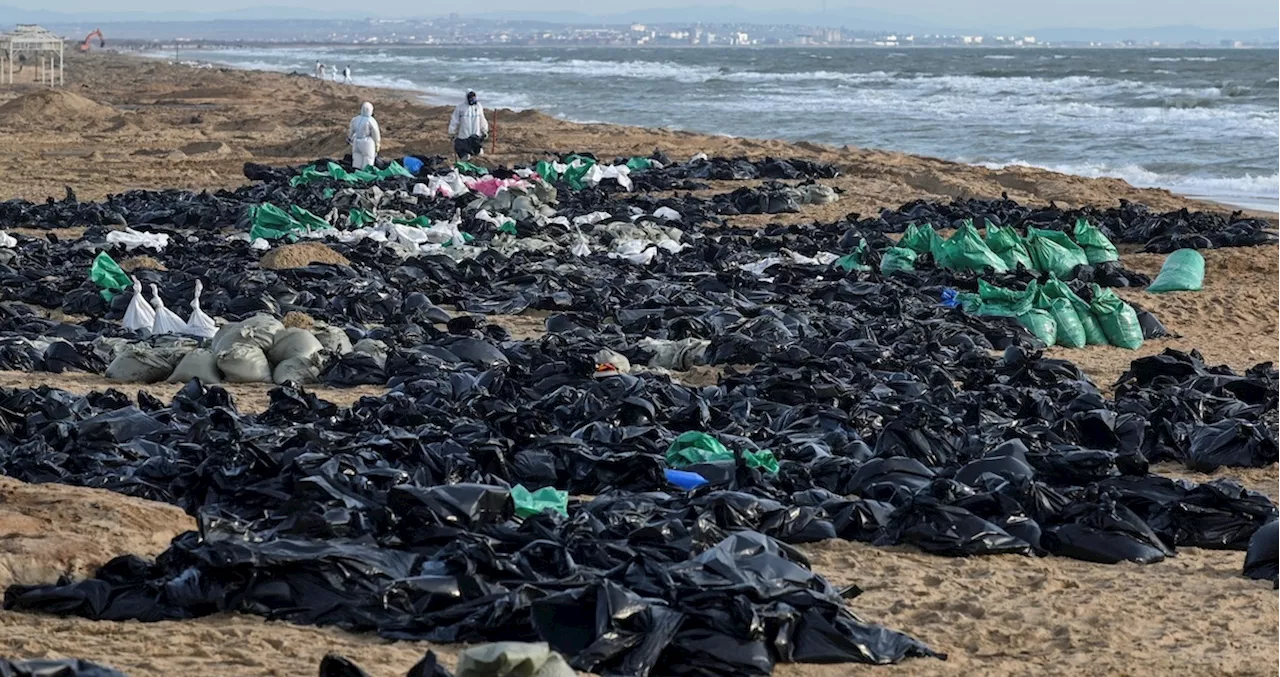 Tragedia Ambientale nel Mar Nero: Due Petroliere Si Spezzano, Liberando Migliaia di Tonnellate di Carburante