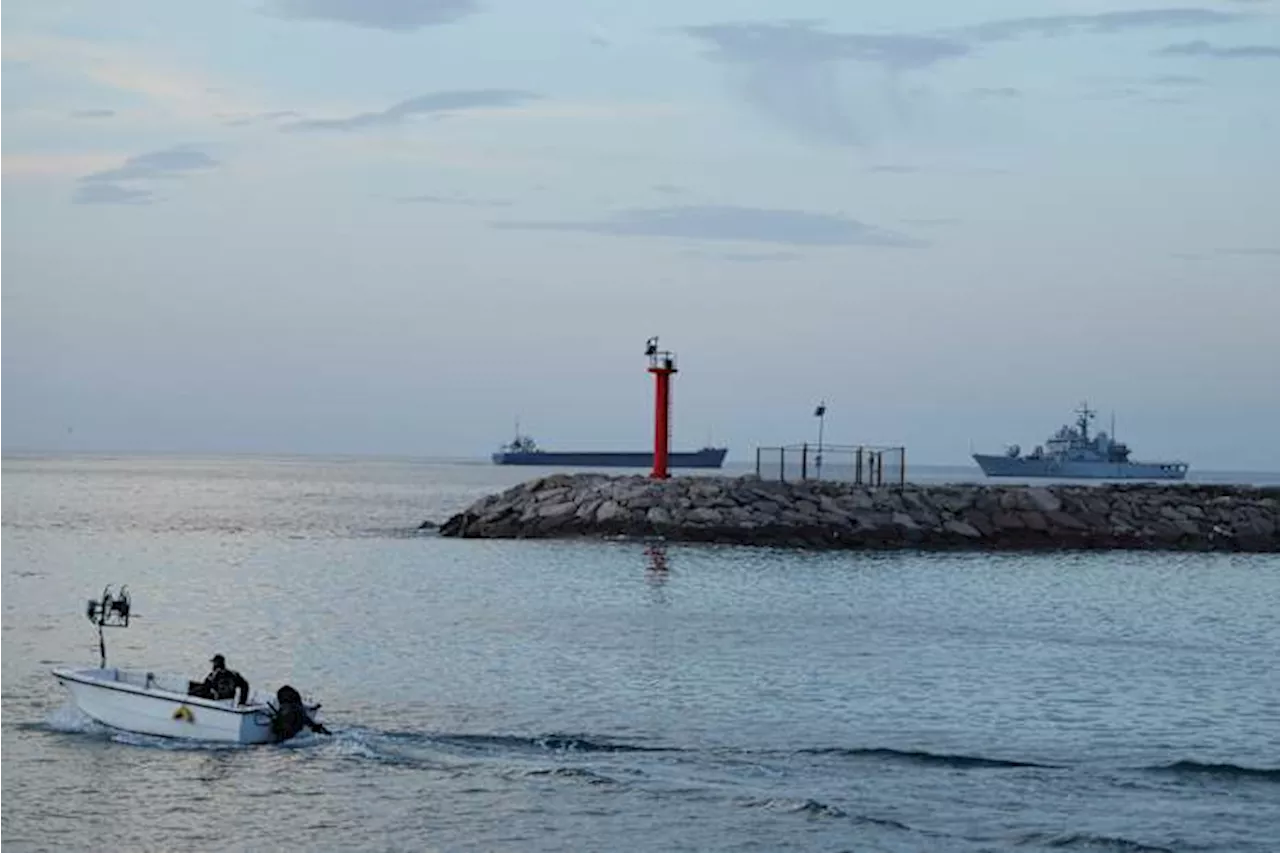 49 Migrants Intercepted at Sea, Taken to Albania for Asylum Processing