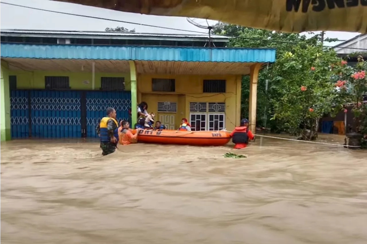 11 Kecamatan di Bengkayang Kalimantan Barat (Kalbar) Terendam Banjir Akibat Luapan Sungai Sebalo