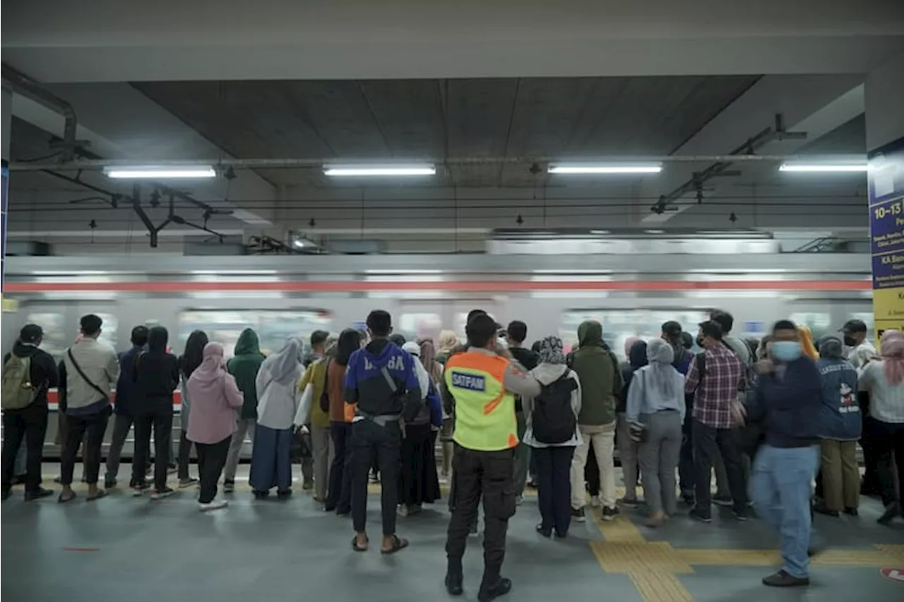 Rel di Bandara Soekarno-Hatta Tergenang, Perjalanan KA Bandara Alami Keterlambatan