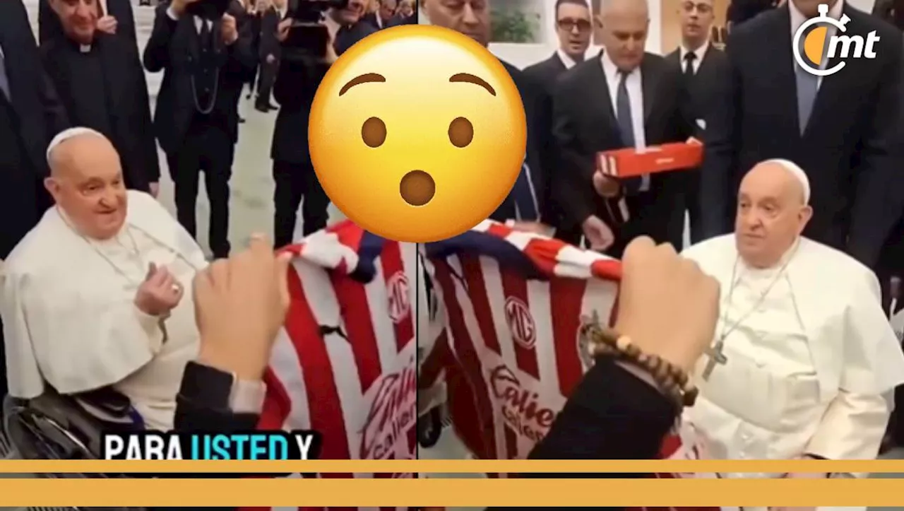 Chivas le regaló el jersey del equipo al Papa Francisco; así fue su reacción