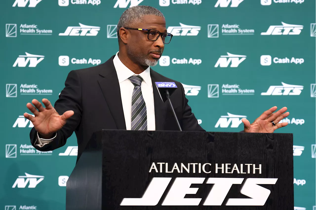 Jets Head Coach Aaron Glenn Refuses to Answer Questions About Aaron Rodgers