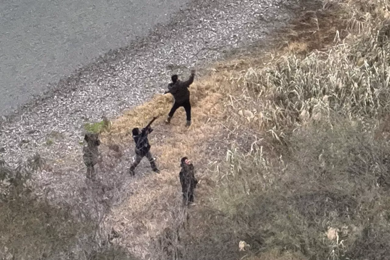 Mexican Cartel Flee After Shootout with US Border Agents: Video