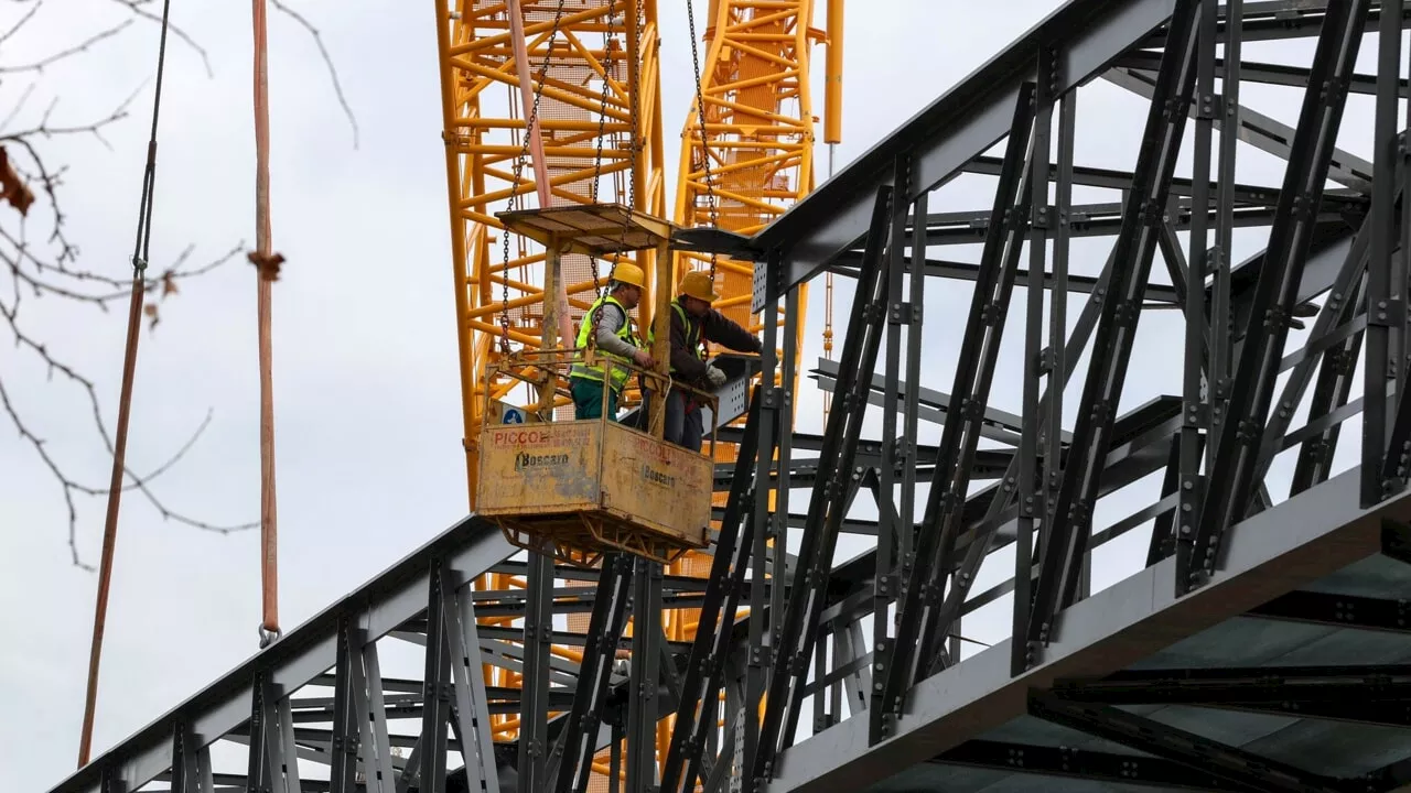 Materiali edile nel Tevere durante i lavori sul Ponte di Ferro: la denuncia