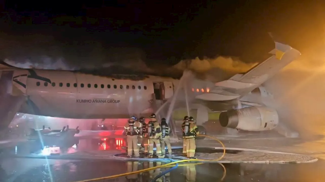 Brand am Flughafen Gimhae in Busan: Flugzeug plötzlich in Flammen!