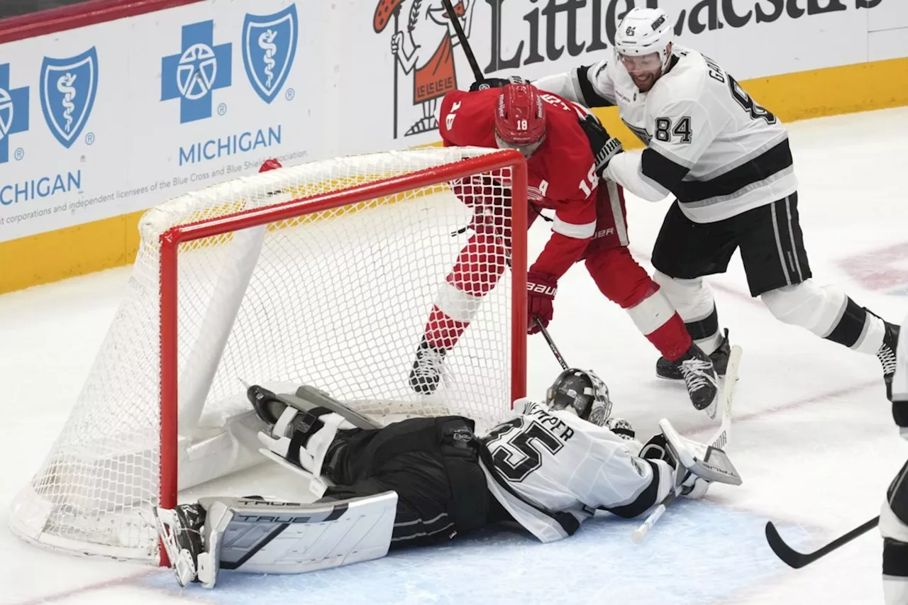 Red Wings Rally Past Kings, Flyers Outlast Devils, Canucks Top Blues