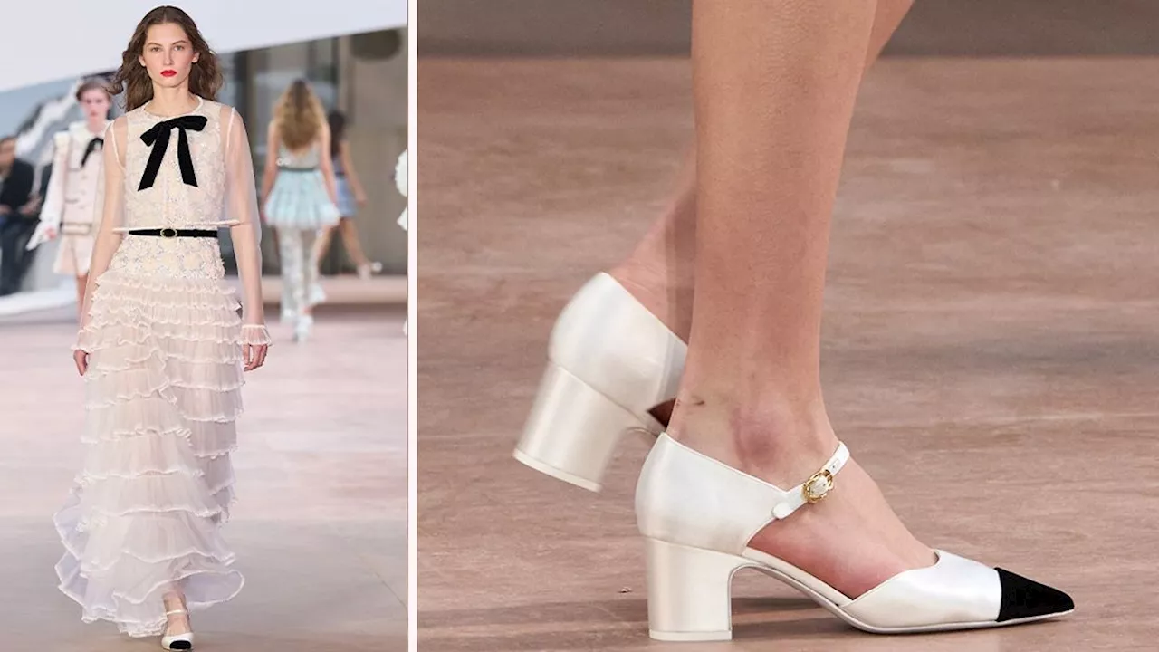 Cómo llevar zapatos de pulsera con vestidos y faldas según Chanel Alta Costura Primavera Verano 2025