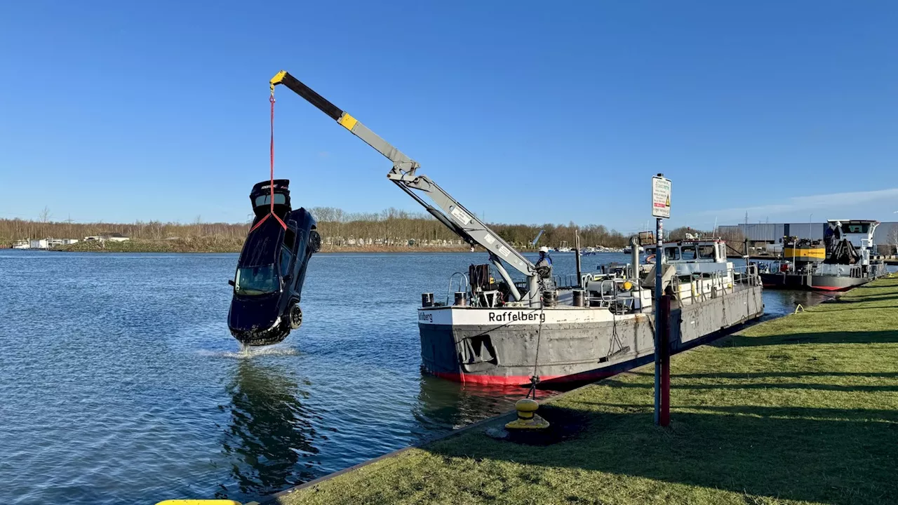 Geländewagen im Rhein-Herne-Kanal geborgen