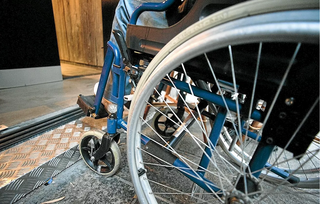 « Une course-poursuite ridicule » : Une femme en fauteuil roulant sème deux fois la police