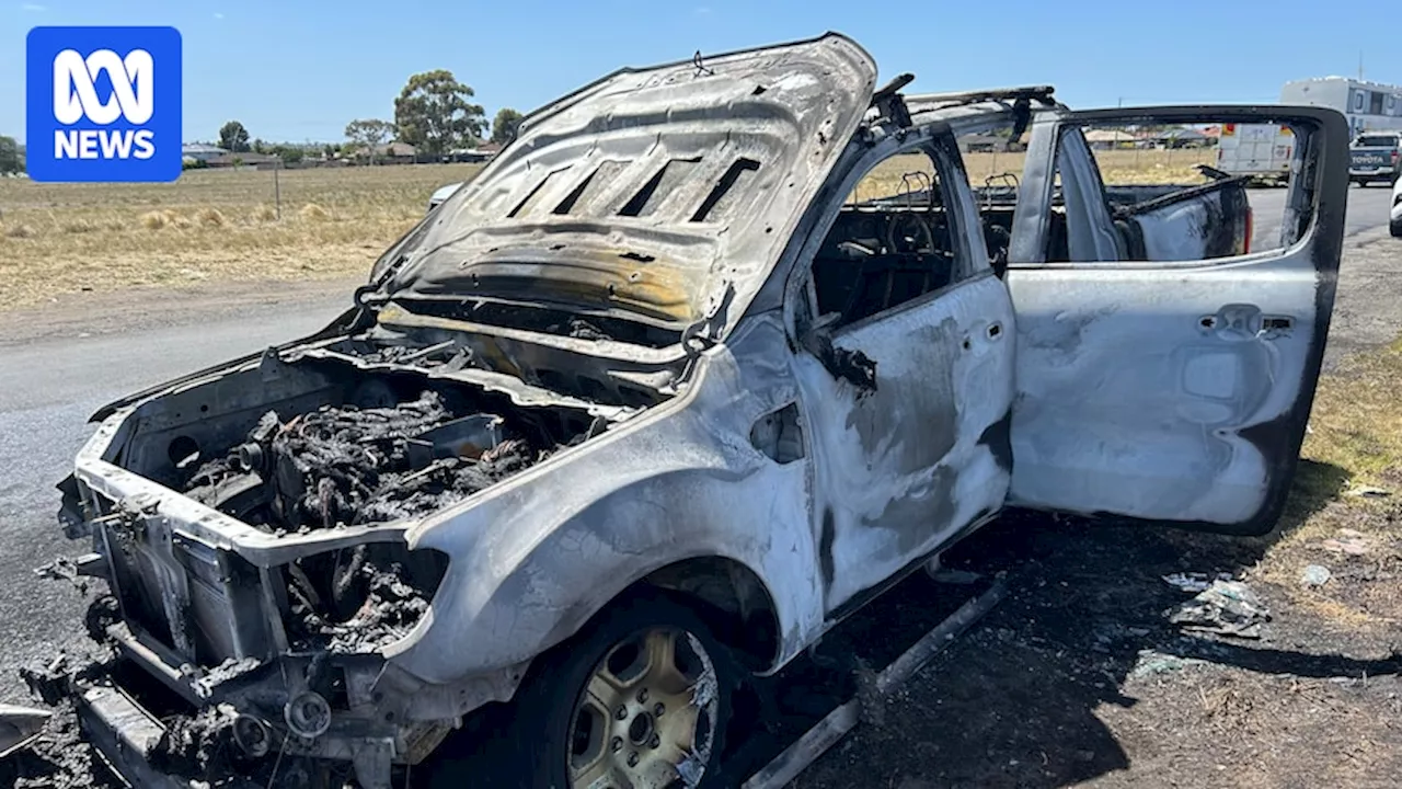 Police investigating killing of Melbourne gangland figure Sam Abdulrahim find second burnt-out car